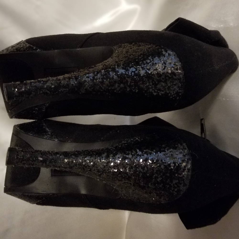 Shoes - Picture 3 of 4